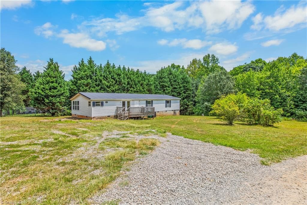 1017 Sourwood Drive, Hamptonville NC 27020
