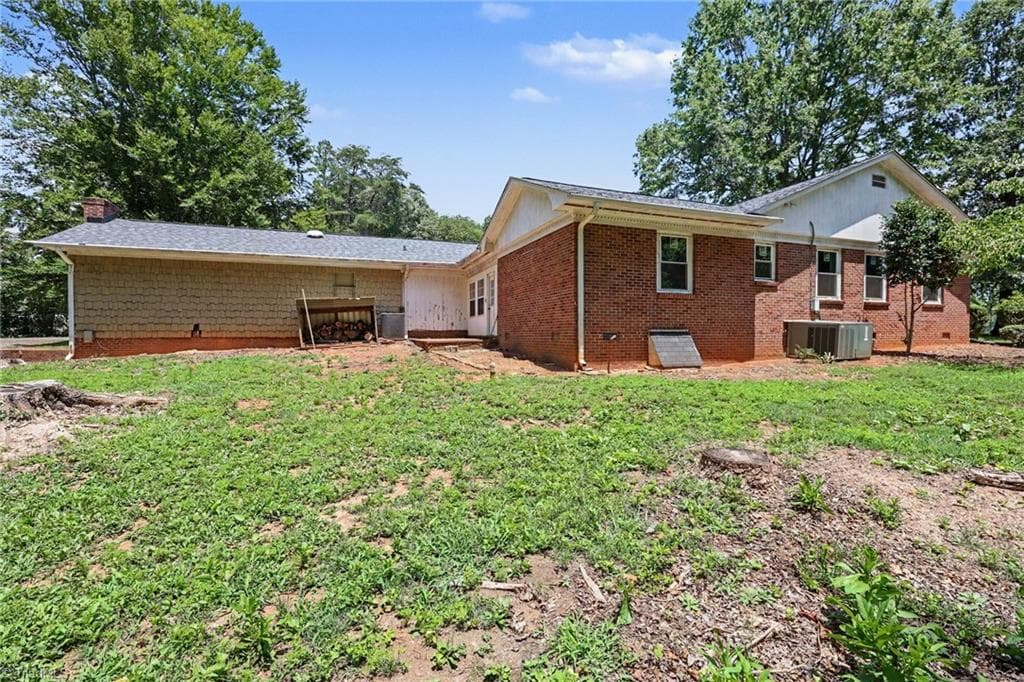 Stick/Site Built at 3063 Georgia Road, Yadkinville NC 27055, photo 32 of 38
