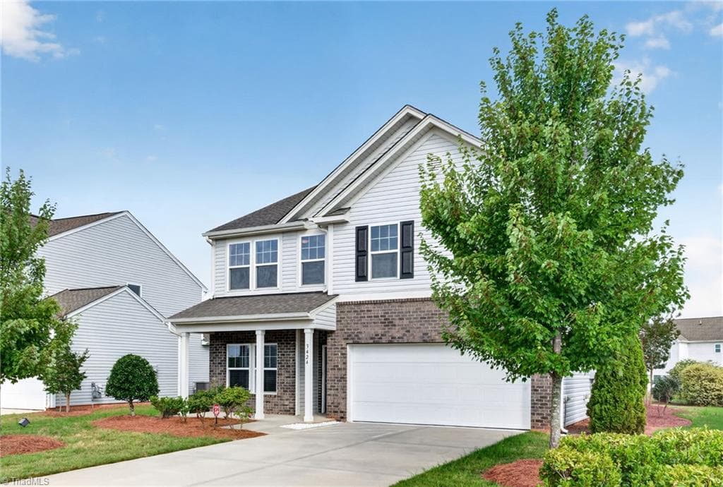 Stick/Site Built at 3424 Vickrey Woods Place, High Point NC 27260, photo 4 of 44