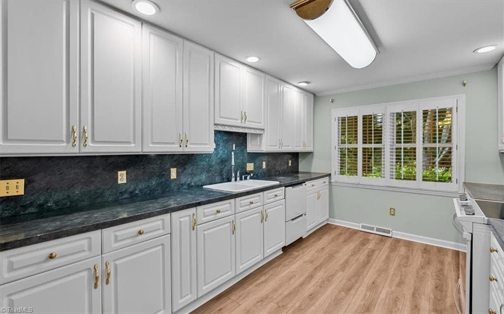 Stick/Site Built at 3912 Watauga Drive, Greensboro NC 27410, photo 15 of 50