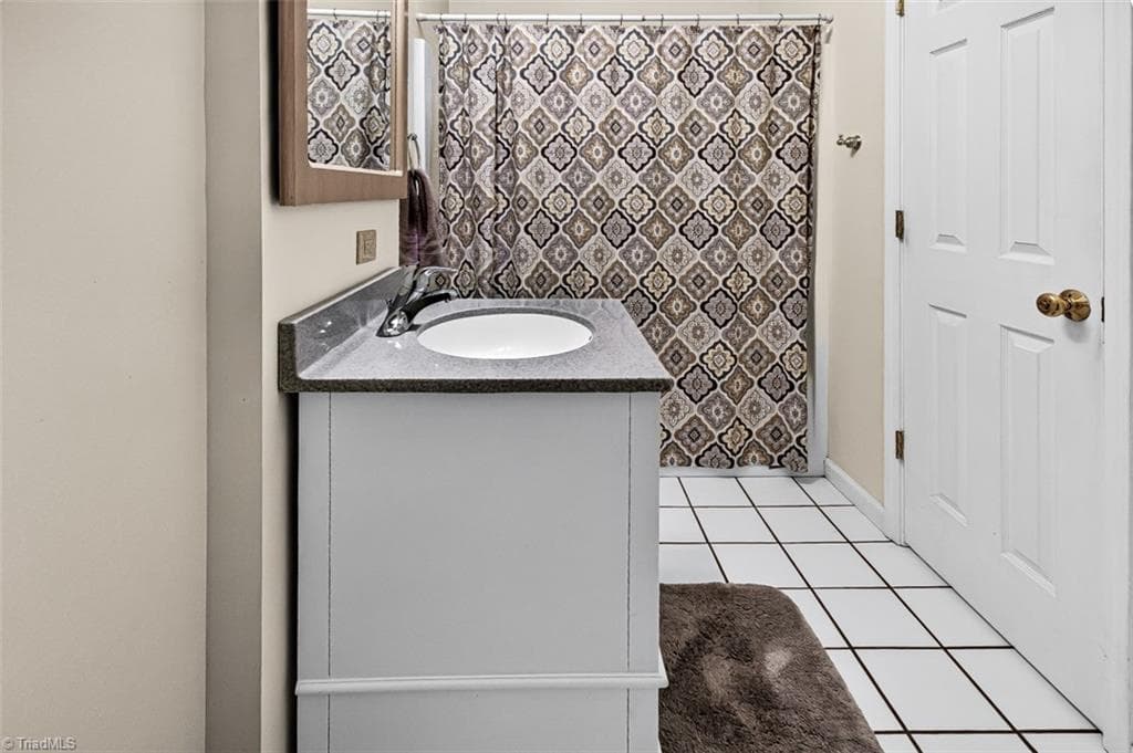 BR 5 Attached bath - 827 Anns Court, Asheboro NC 27205, Asheboro