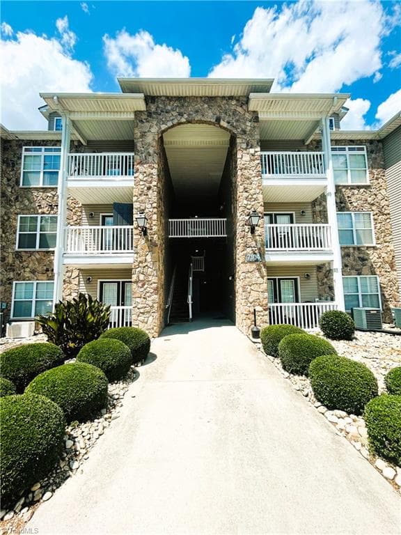 7104 W Friendly Avenue # 207, Greensboro NC 27410