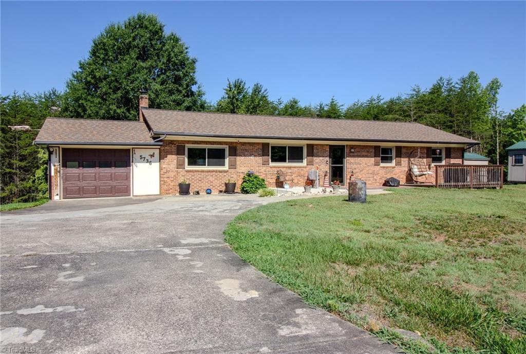 Stick/Site Built at 5736 Davis Road, Walkertown NC 27051, Walkertown, photo 4 of 47