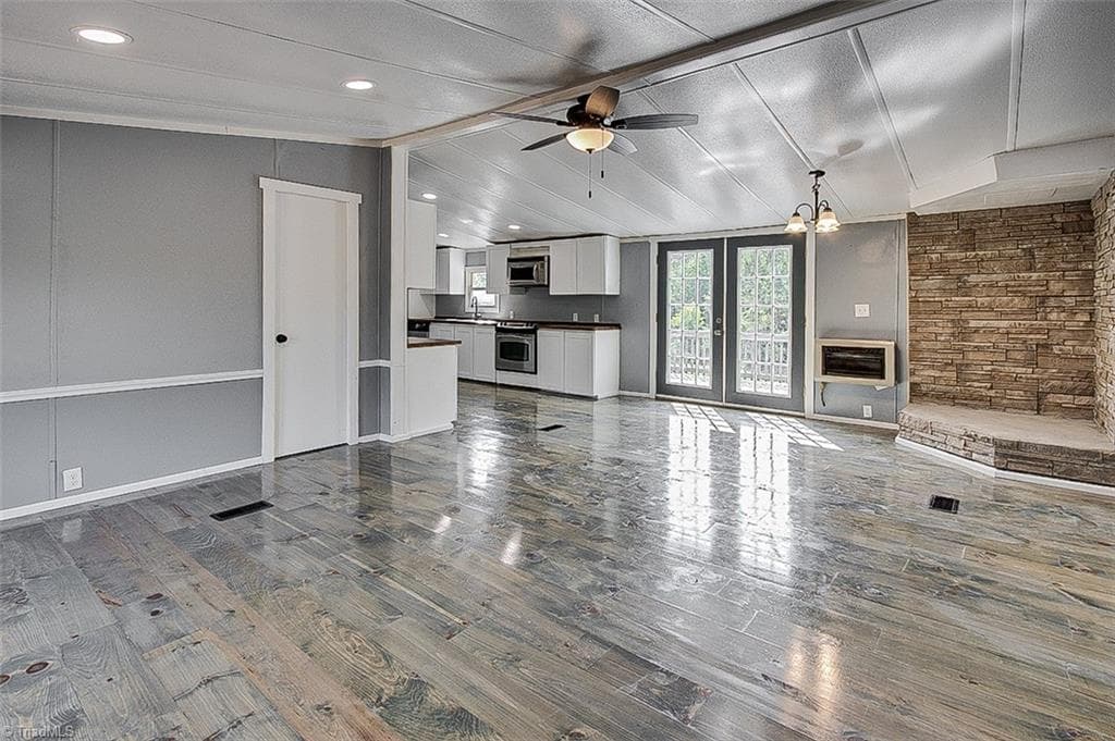 Manufactured Home at 4864 US Highway 220, Asheboro NC 27205, Asheboro, photo 5 of 94