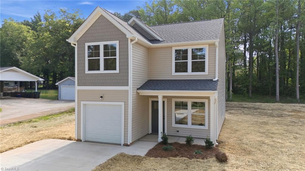 Stick/Site Built at 122 Maplewood Avenue, Thomasville NC 27360, photo 2 of 36