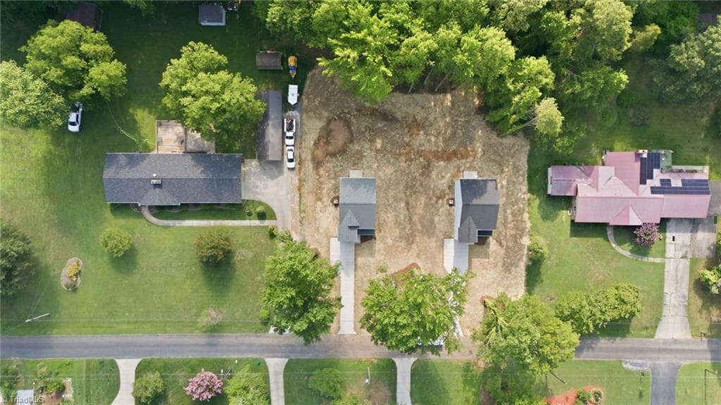 Stick/Site Built at 122 Maplewood Avenue, Thomasville NC 27360, photo 32 of 36