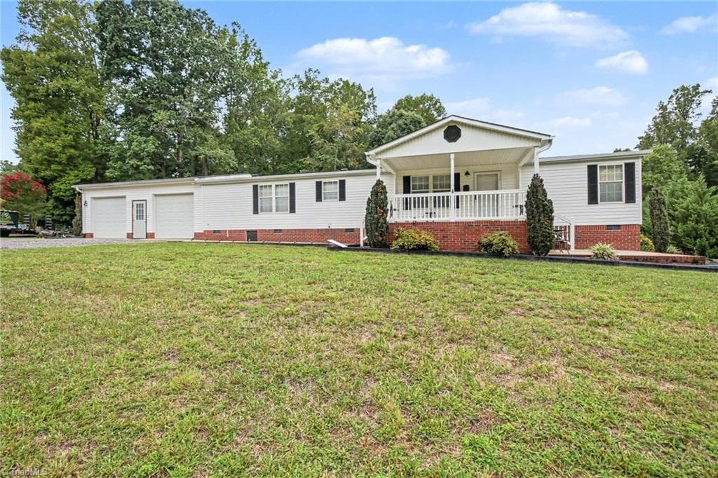 Manufactured Home at 2298 Ray Loop Road, Westfield NC 27053, photo 2 of 18