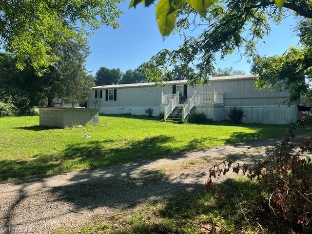 Manufactured Home at 1038 Willard Drive, Yadkinville NC 27055, Yadkinville, photo 6 of 7