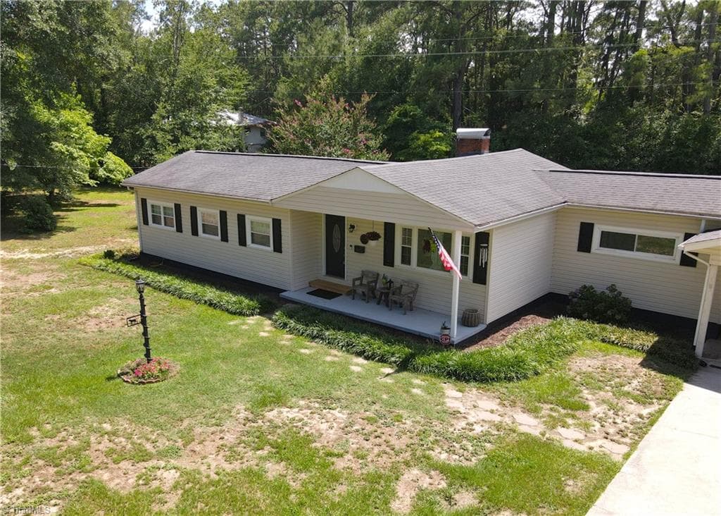 Stick/Site Built at 202 Walnut Street, Hamlet NC 28345, Hamlet, photo 2 of 37