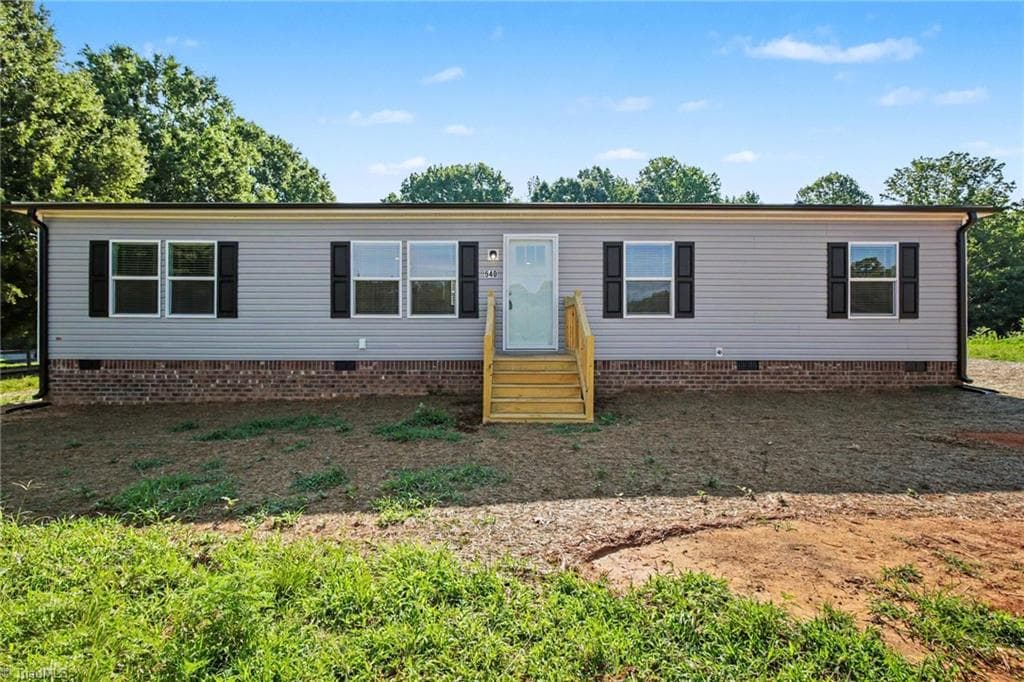 Manufactured Home at 540 Cecil Road, Lexington NC 27295, photo 2 of 25