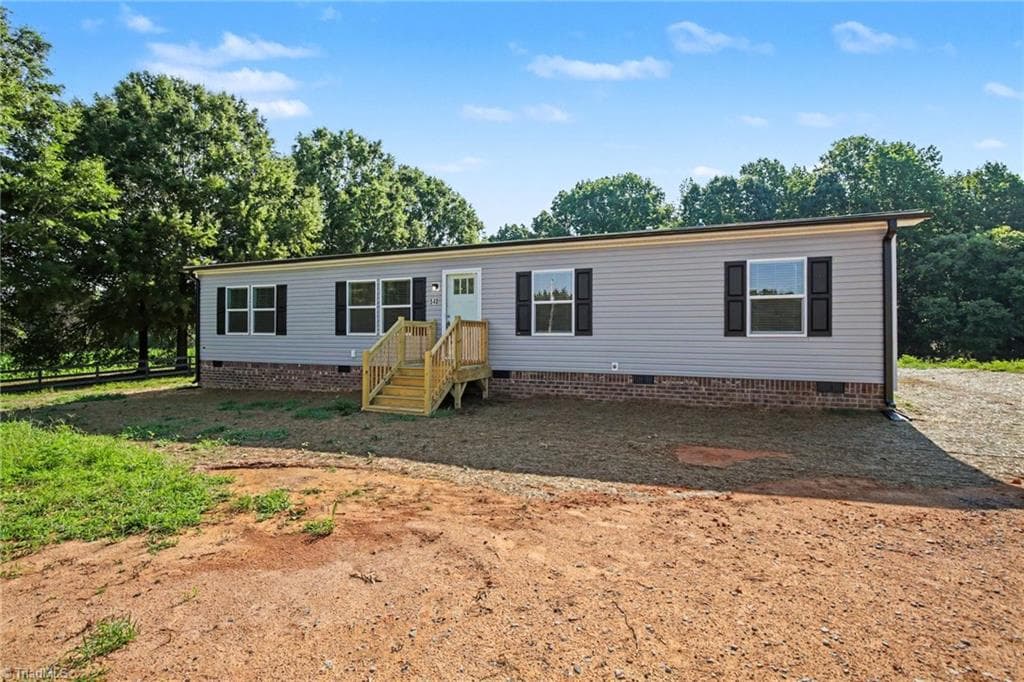Manufactured Home at 540 Cecil Road, Lexington NC 27295, photo 4 of 25