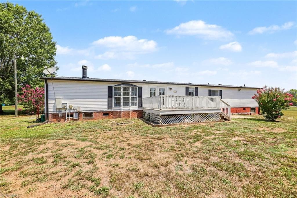 Manufactured Home at 3247 Vance Street Extension, Reidsville NC 27320, photo 29 of 33