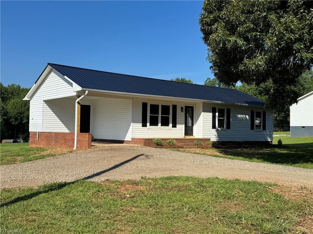 Stick/Site Built at 272 Shepps Boat Dock Road, Lexington NC 27292, Lexington, photo 2 of 27
