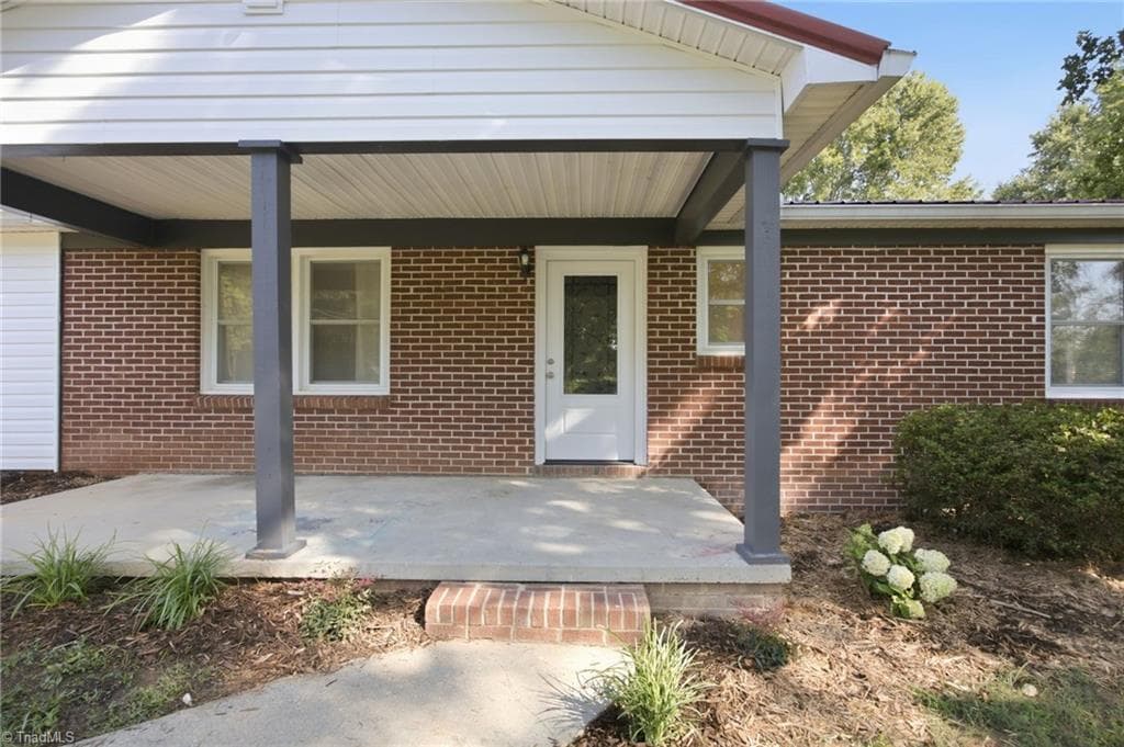 Stick/Site Built at 3123 Castle Avenue, Hickory NC 28601, Hickory, photo 3 of 34