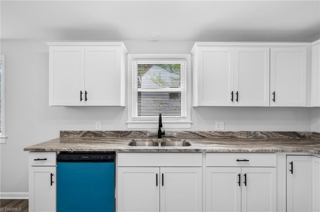 Stick/Site Built at 918 Beaumont Avenue, High Point NC 27260, photo 14 of 35