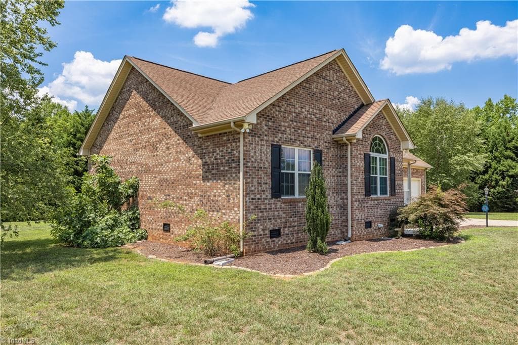 Stick/Site Built at 514 Honeysuckle Ridge, Asheboro NC 27205, photo 2 of 34