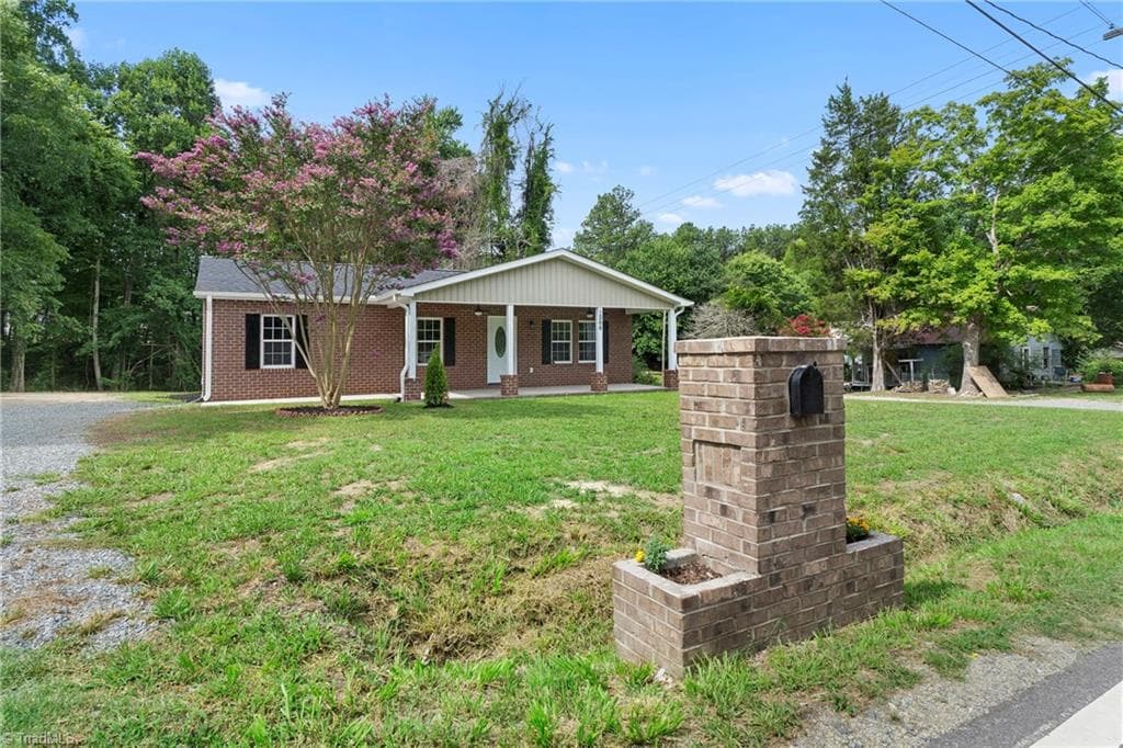 Stick/Site Built at 1266 E Holly Grove Road, Lexington NC 27292, Lexington, photo 3 of 28