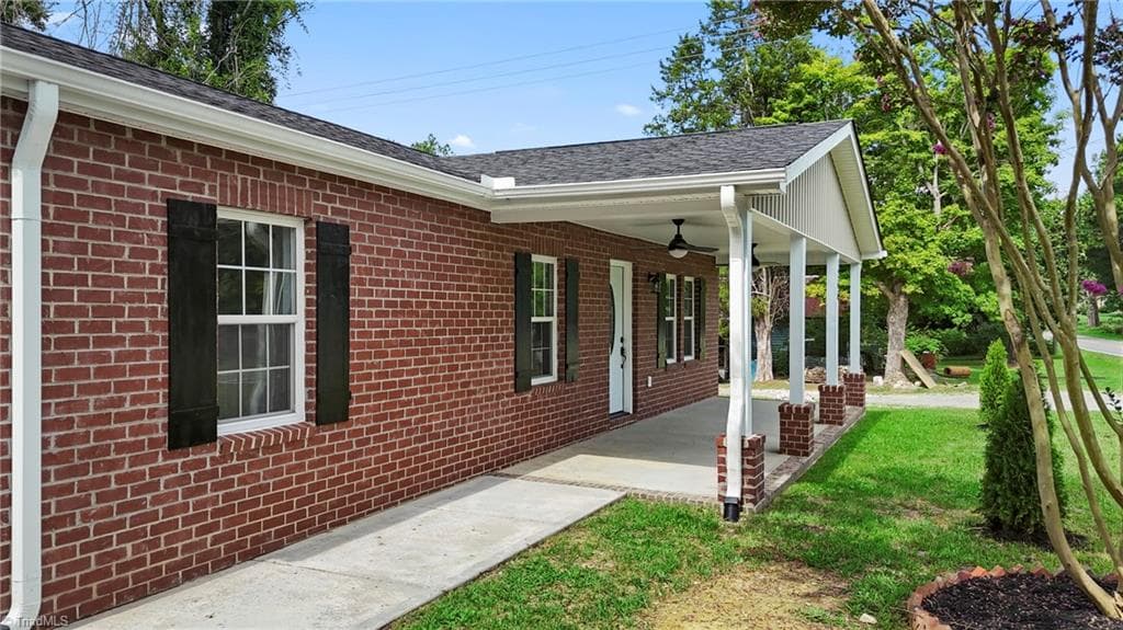 Stick/Site Built at 1266 E Holly Grove Road, Lexington NC 27292, Lexington, photo 5 of 28