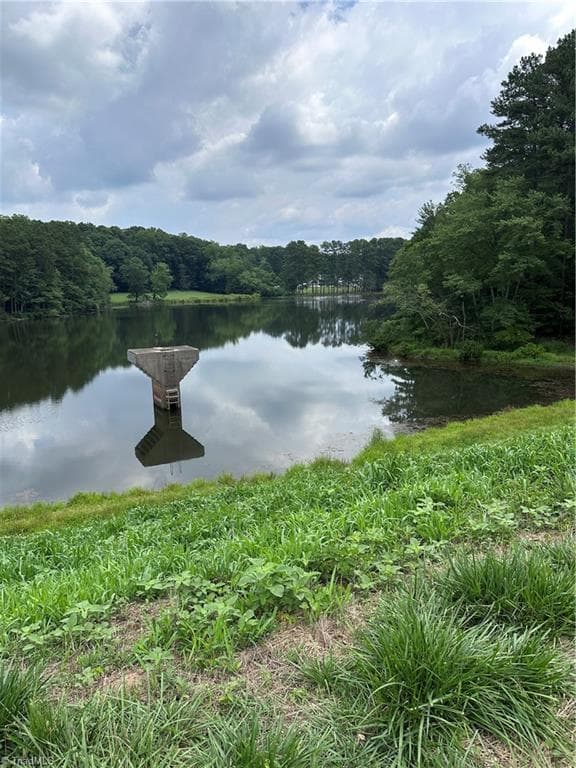 1000 Kingsway Drive, King NC 27021