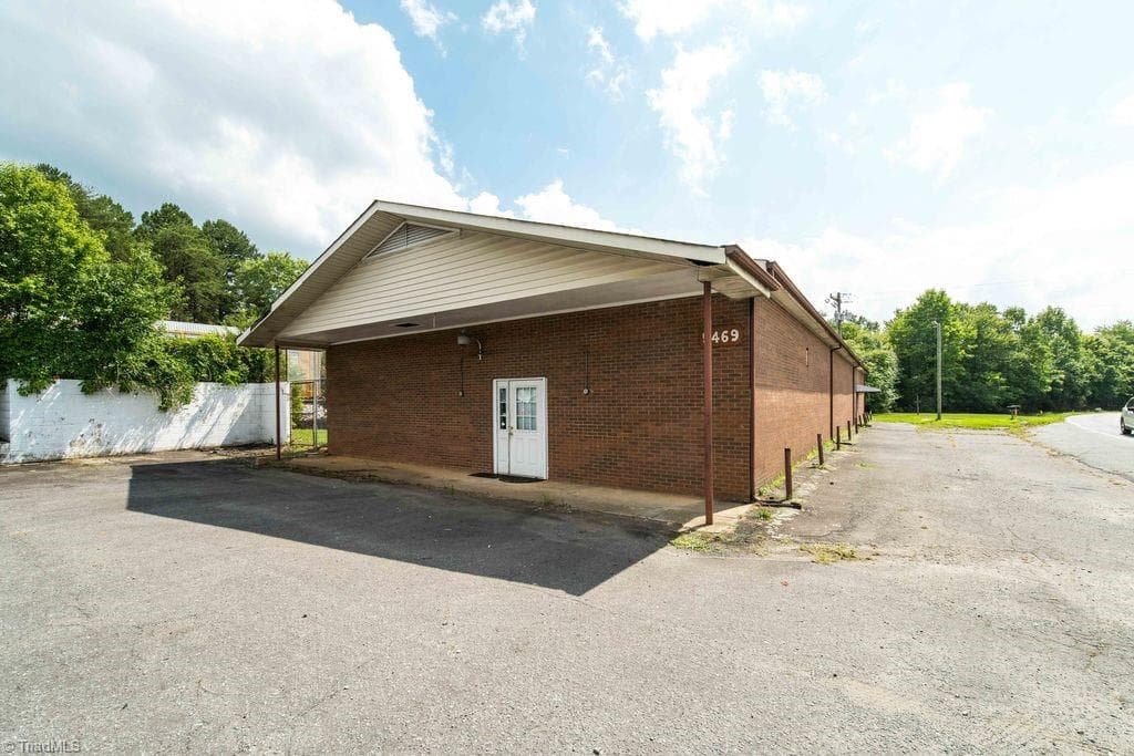 Remarks at 5469 Old Walkertown Road, Winston-Salem NC 27105, Winston-Salem, photo 3 of 34