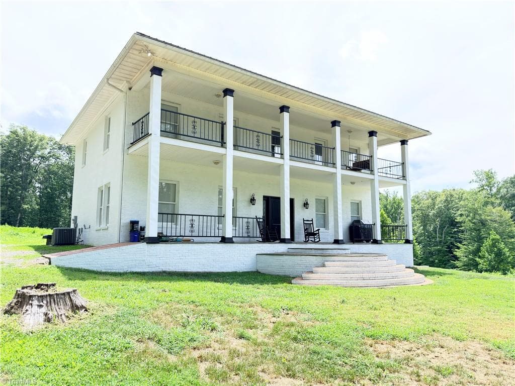 2421 Harvel School Road, Yadkinville NC 27055