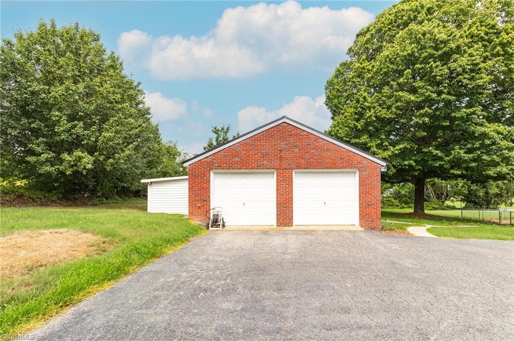 Stick/Site Built at 4264 High Point Road, Winston-Salem NC 27107, Winston-Salem, photo 2 of 33