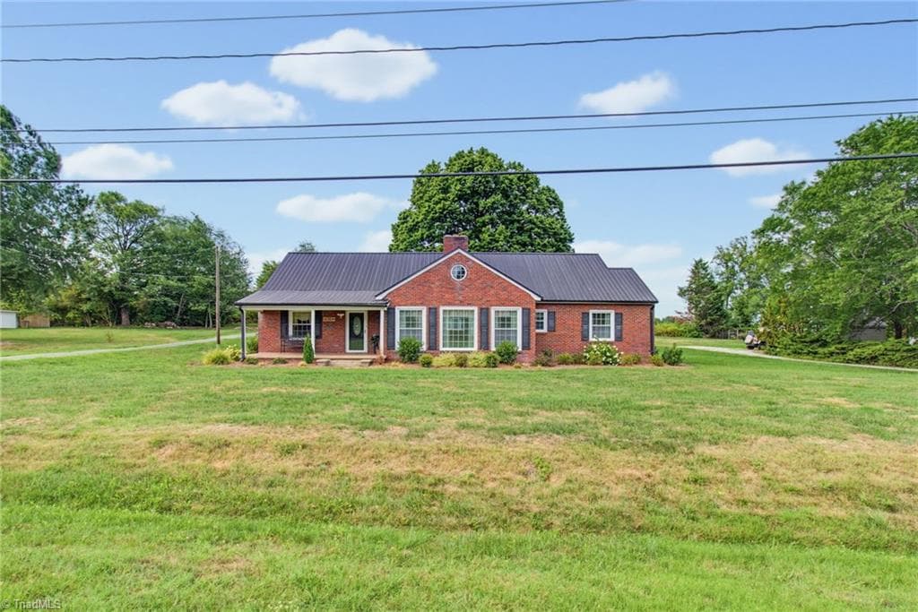 Stick/Site Built at 4264 High Point Road, Winston-Salem NC 27107, Winston-Salem, photo 5 of 33