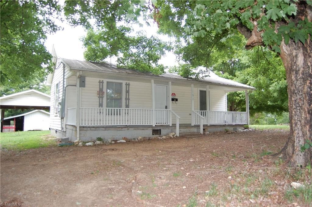 156 S Snider Street, Denton NC 27239