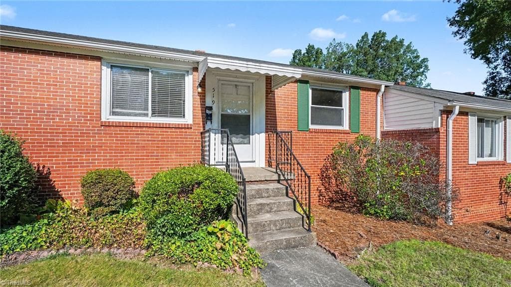 Stick/Site Built at 519 Overlook Street, Greensboro NC 27403, photo 2 of 26