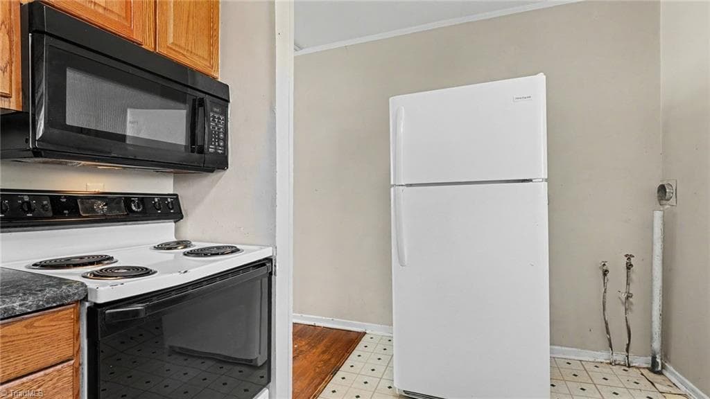 Stick/Site Built at 519 Overlook Street, Greensboro NC 27403, photo 12 of 26