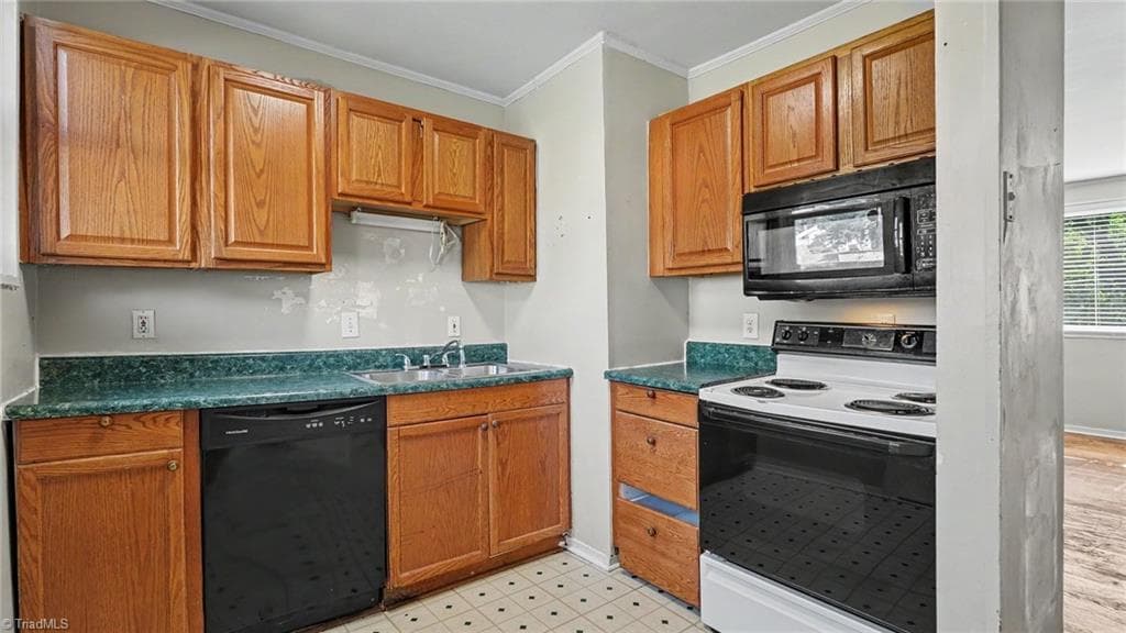 Stick/Site Built at 519 Overlook Street, Greensboro NC 27403, photo 10 of 26