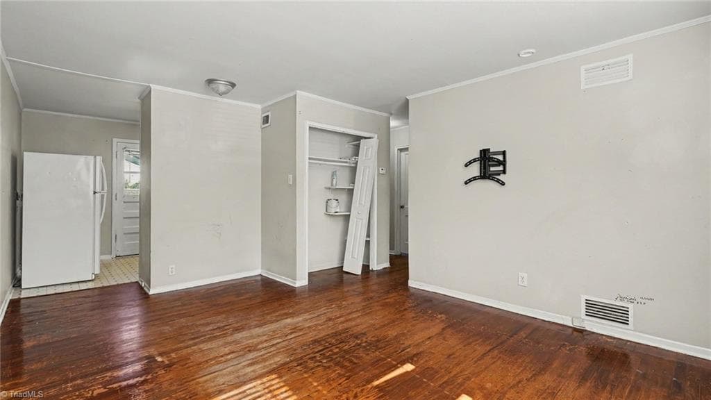 Stick/Site Built at 519 Overlook Street, Greensboro NC 27403, photo 8 of 26