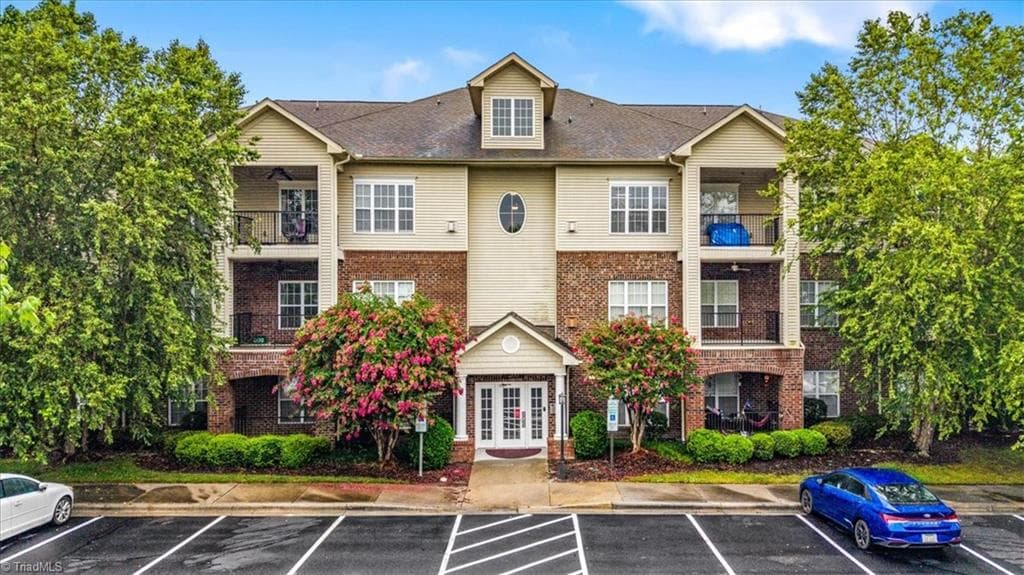 200 Lennox Drive # 3B, Jamestown NC 27282
