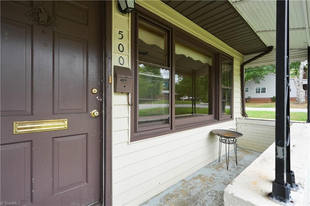 Stick/Site Built at 500 Clover Drive, High Point NC 27262, photo 5 of 41