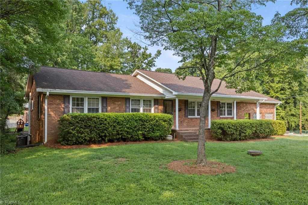 Stick/Site Built at 123 Tangle Drive, Jamestown NC 27282-9367, photo 2 of 36