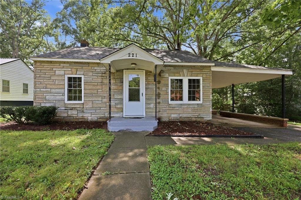 Stick/Site Built at 221 Zollicoffer Avenue, Henderson NC 27536, Henderson, photo 2 of 41