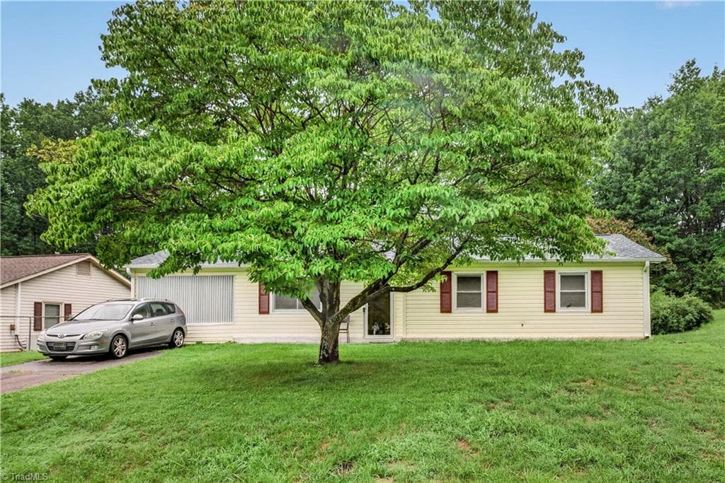 977 Shalimar Drive, Winston-Salem NC 27107