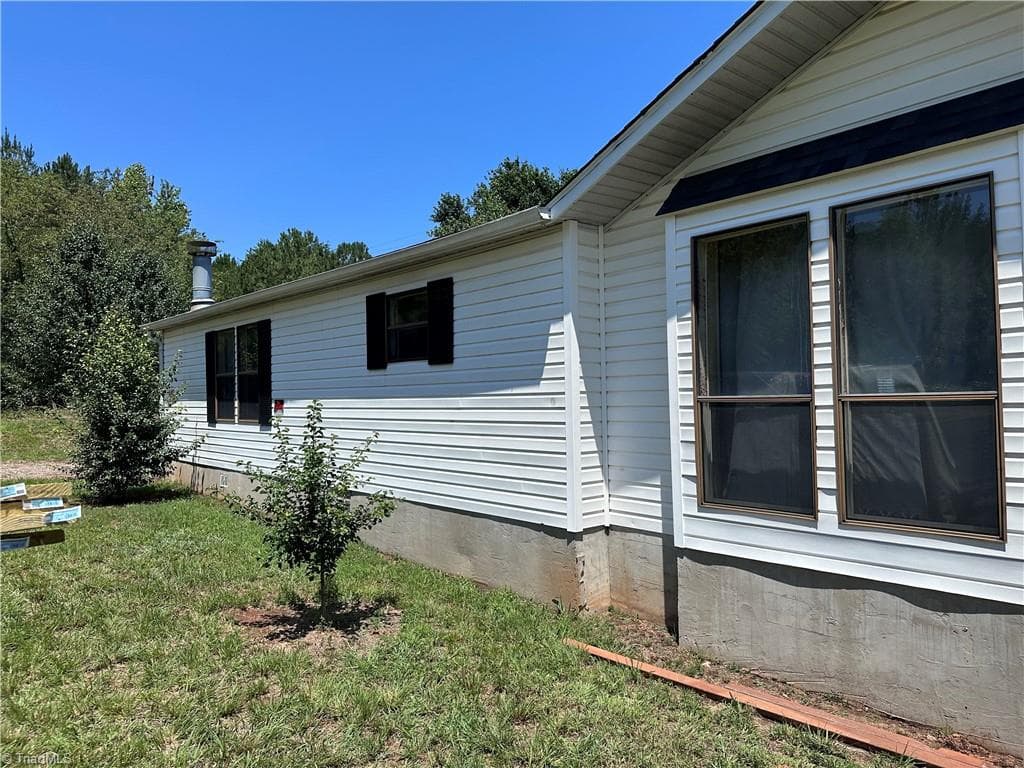 Manufactured Home at 7509 Shady Oaks Road, Connelly Springs NC 28612, Connelly Springs, photo 10 of 11