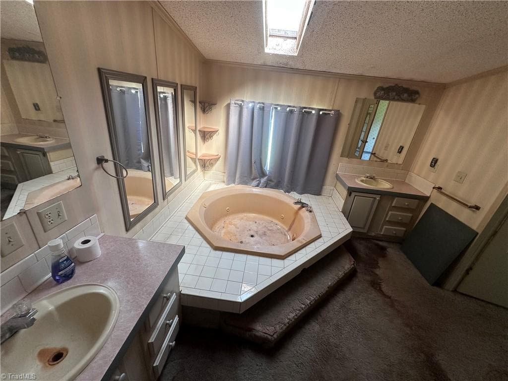 Manufactured Home at 7509 Shady Oaks Road, Connelly Springs NC 28612, Connelly Springs, photo 4 of 11