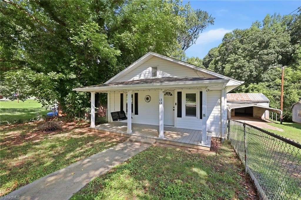 Stick/Site Built at 1313 Fairfield Drive, Winston-Salem NC 27127, Winston-Salem, photo 2 of 25