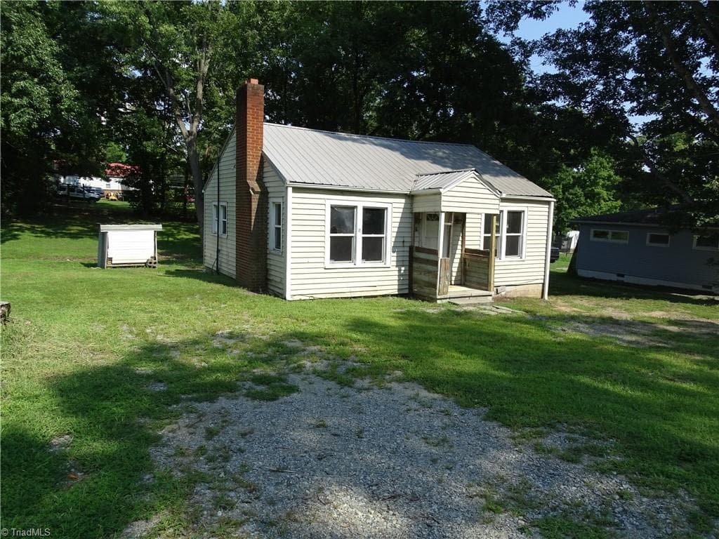Stick/Site Built at 307 Goforth Drive, Thomasville NC 27360, Thomasville, photo 2 of 19