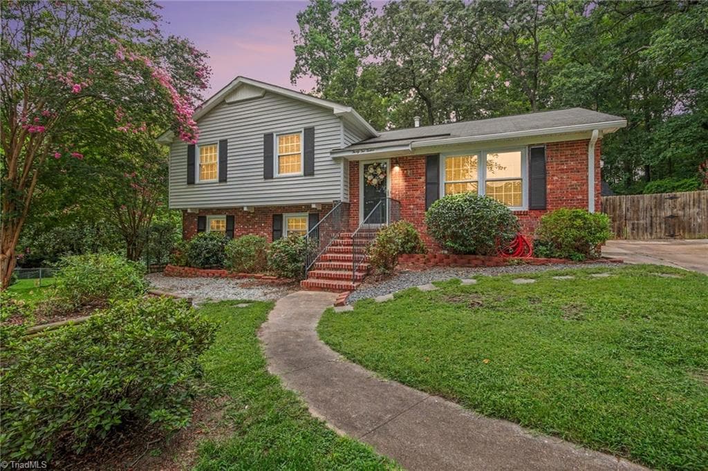 Stick/Site Built at 3212 Flanders Court, High Point NC 27265, photo 2 of 42