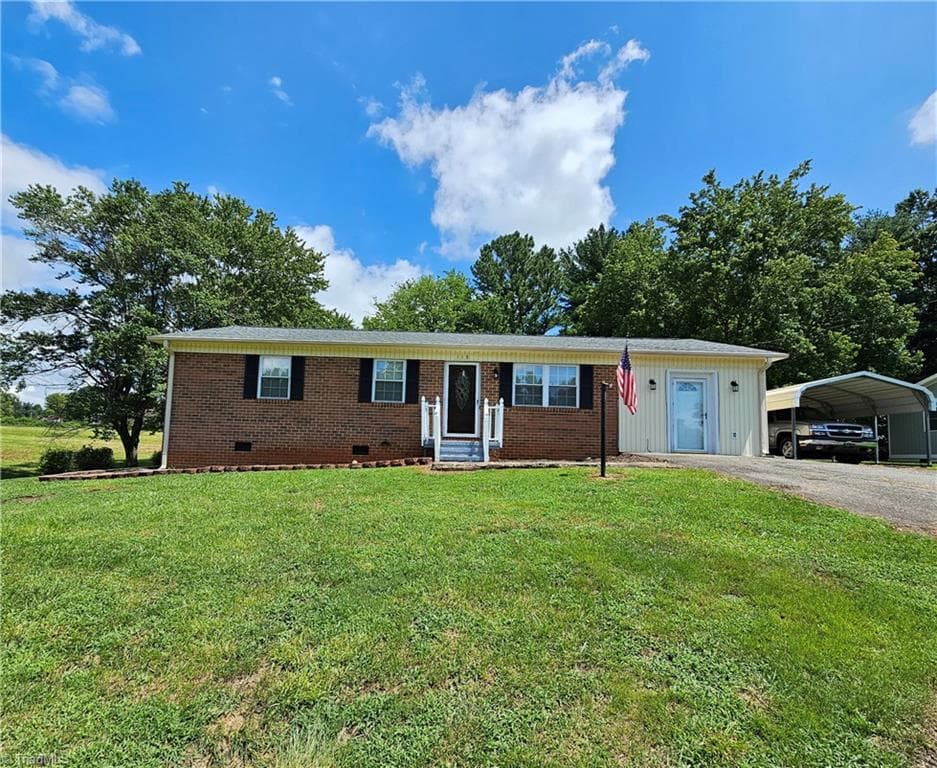 118 Pickshin Avenue, Dobson NC 27017