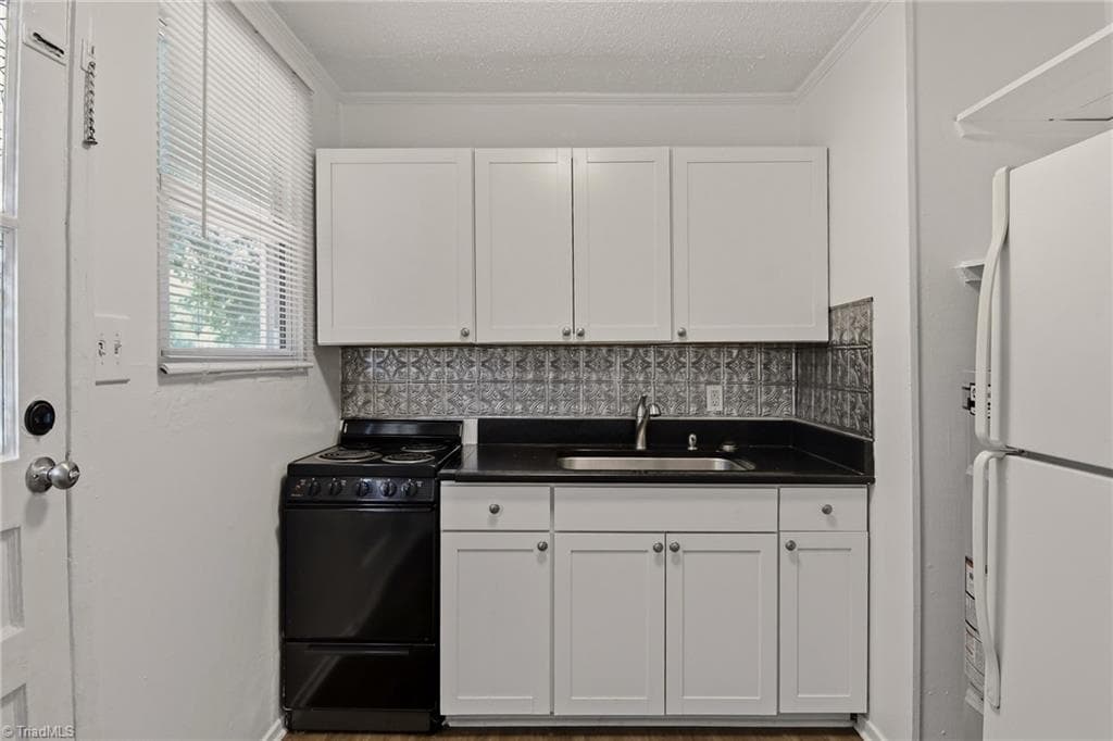 Stick/Site Built at 1829 Villa Drive, Greensboro NC 27403, Greensboro, photo 6 of 27