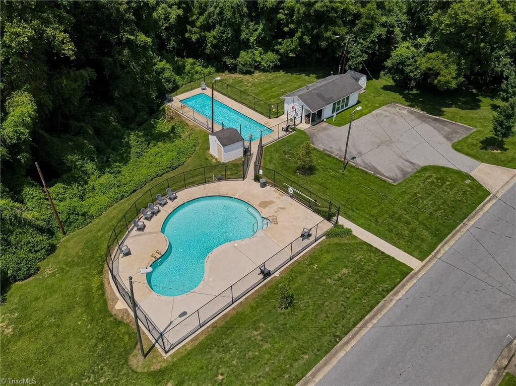Stick/Site Built at 1829 Villa Drive, Greensboro NC 27403, Greensboro, photo 24 of 27