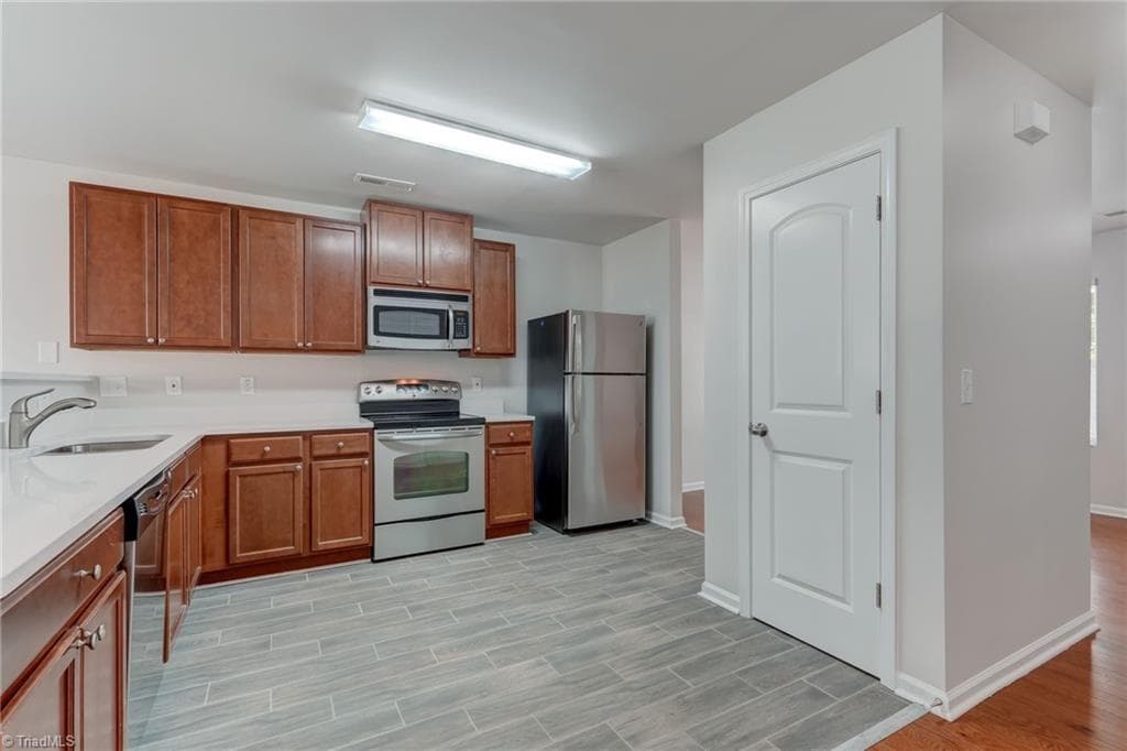 Stick/Site Built at 5955 Odenton Lane, Pfafftown NC 27040, photo 10 of 30