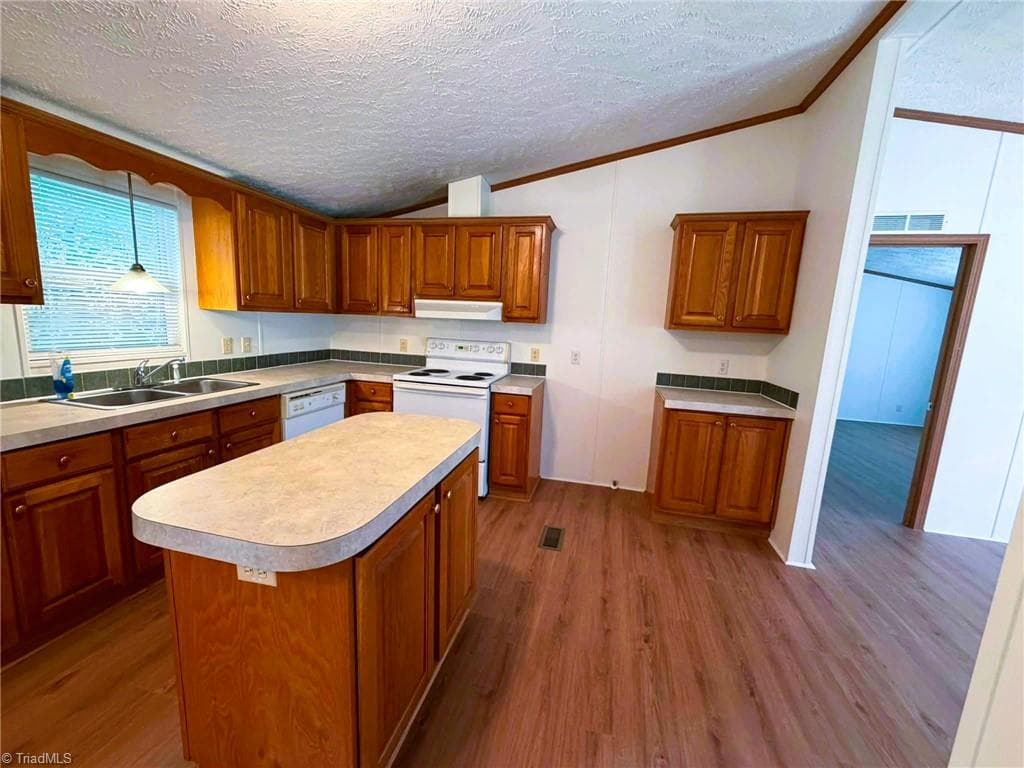 Manufactured Home at 1042 Wells Creek Road, Madison NC 27025, Madison, photo 17 of 96