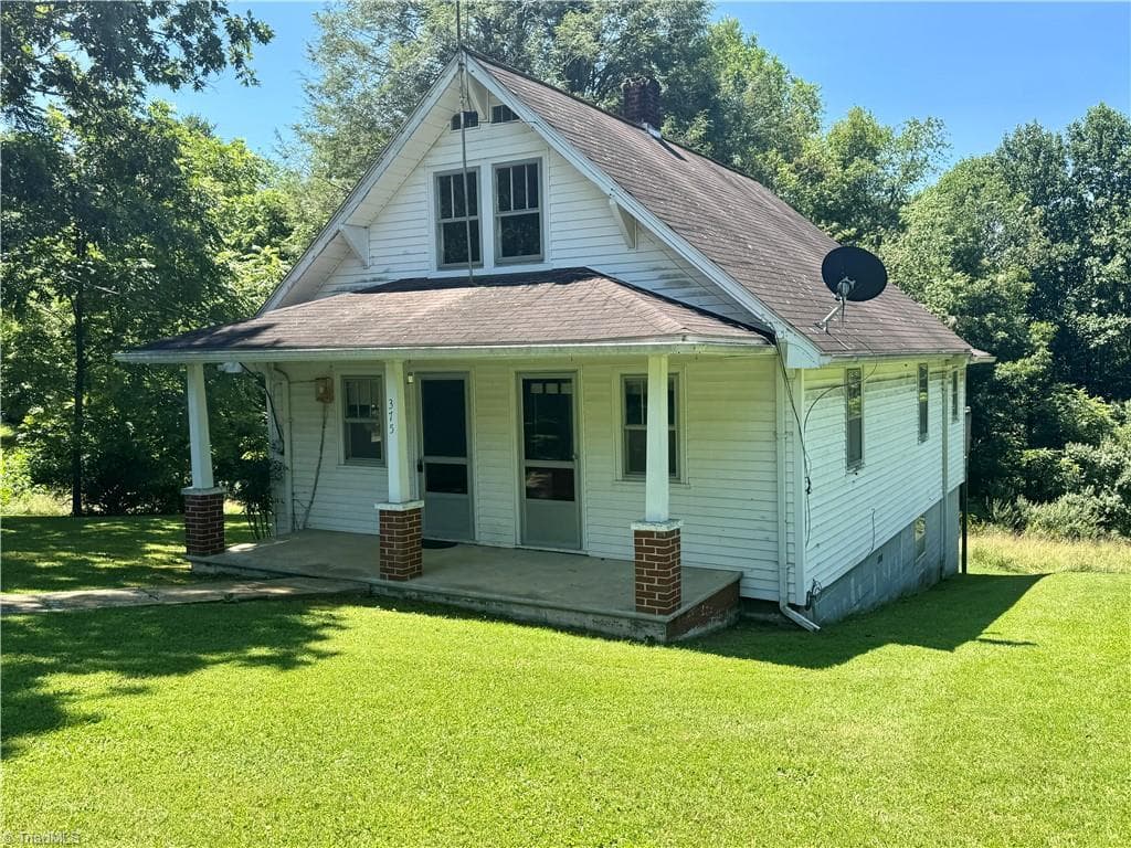 375 Retrivers Lane, Hillsville VA 24343