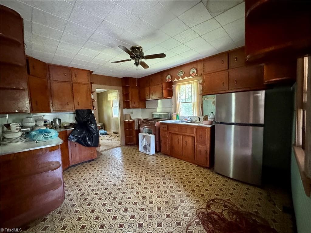 Stick/Site Built at 375 Retrivers Lane, Hillsville VA 24343, Hillsville, photo 9 of 24