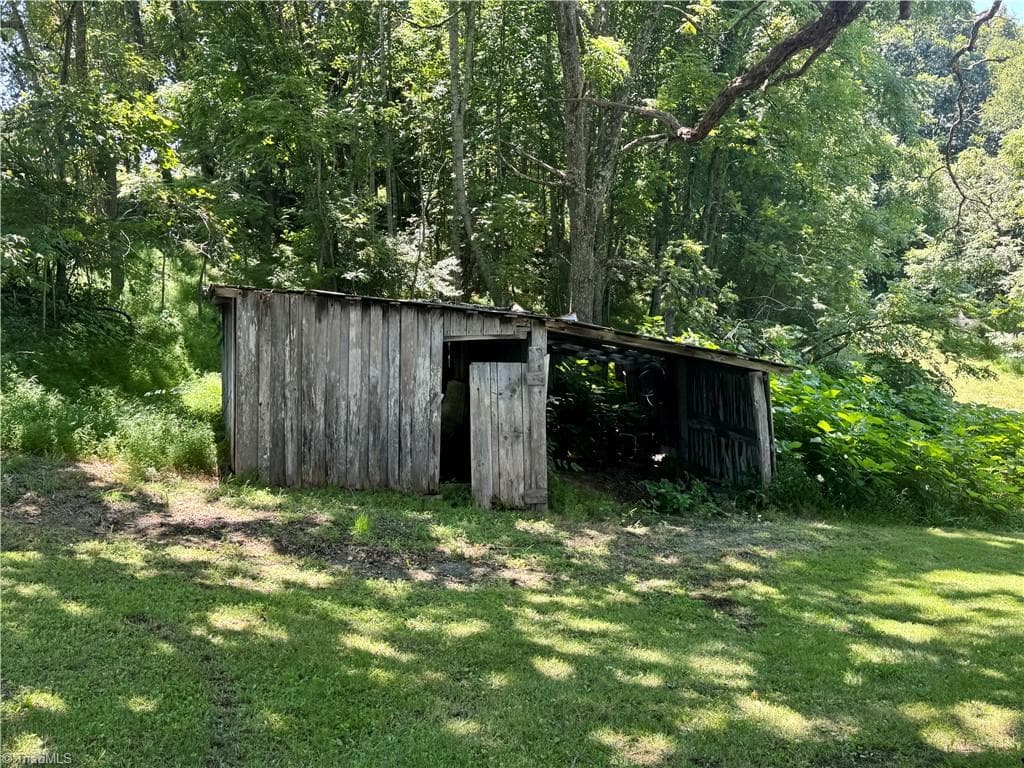 Stick/Site Built at 375 Retrivers Lane, Hillsville VA 24343, Hillsville, photo 8 of 24